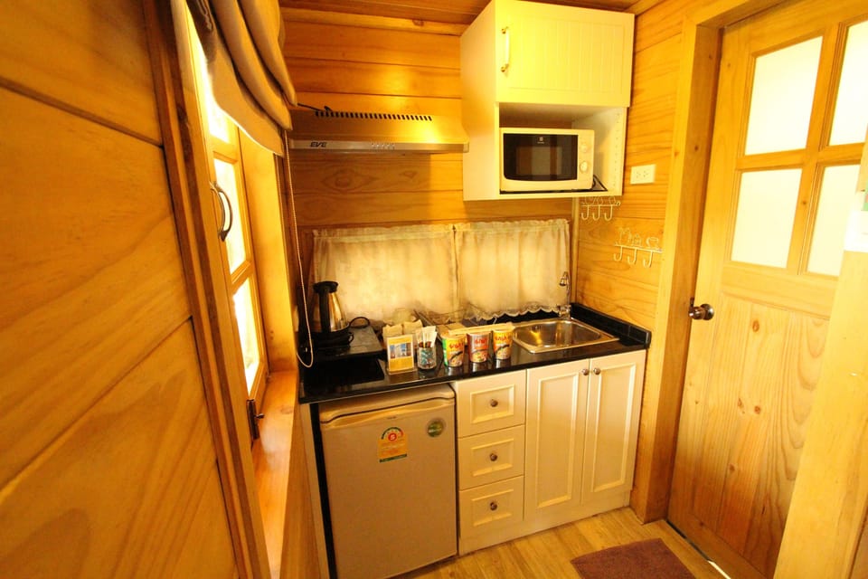 Exclusive Villa, 1 Double Bed, Garden View | Private kitchenette | Fridge, microwave, electric kettle