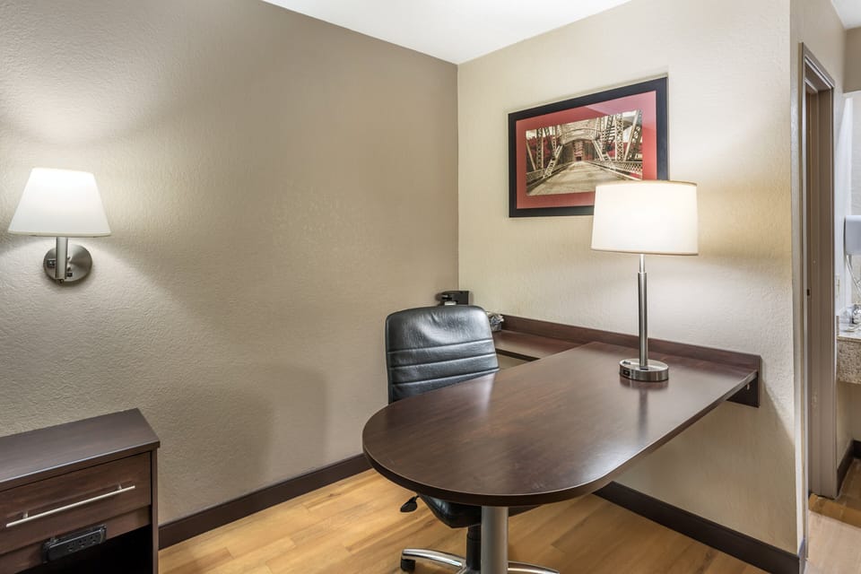 Superior Room, 1 King Bed (Smoke Free) | Desk, laptop workspace, blackout drapes, iron/ironing board