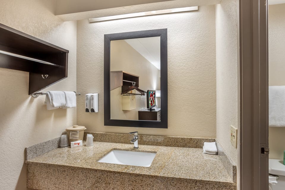 Deluxe Room, 2 Double Beds (Smoke Free) | Bathroom sink