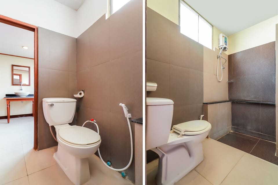 Deluxe Double Room | Bathroom | Shower, bidet, towels, soap