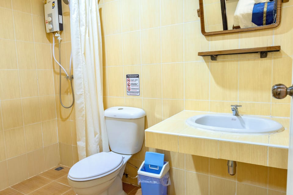 Shower, free toiletries, hair dryer (on request), towels