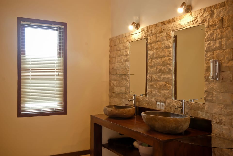 Bathroom sink
