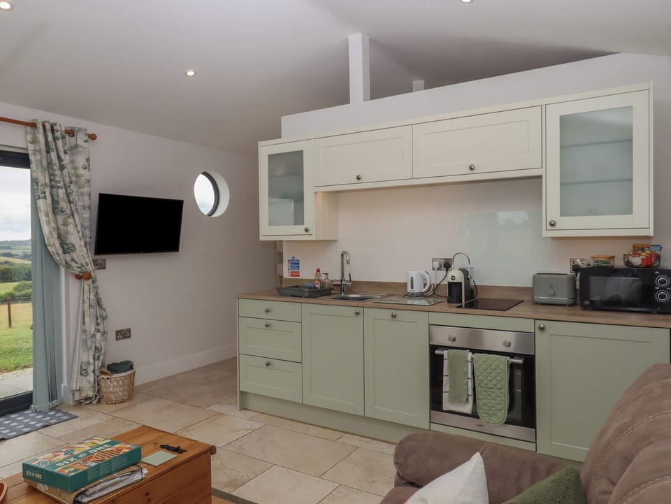 Cottage | Private kitchen | Fridge, dishwasher, electric kettle, toaster