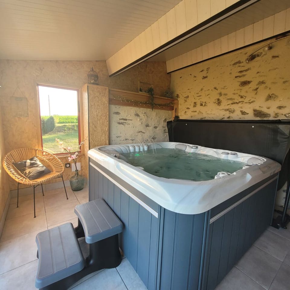 Indoor spa tub