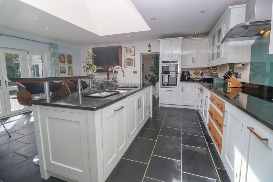 Fridge, dishwasher, electric kettle, toaster