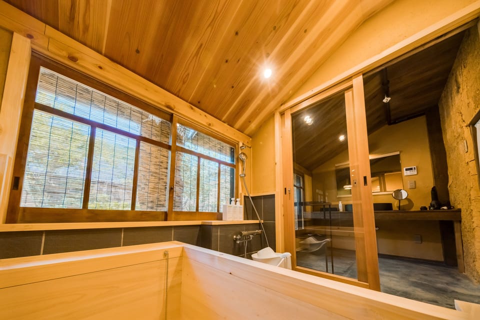 Basic Twin Room, 1 Bedroom | Bathroom | Hair dryer, slippers, electronic bidet, towels