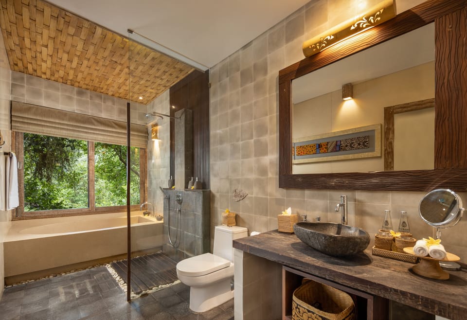 Valley Deluxe Room with Free Benefit | Bathroom | Separate tub and shower, deep soaking tub, rainfall showerhead
