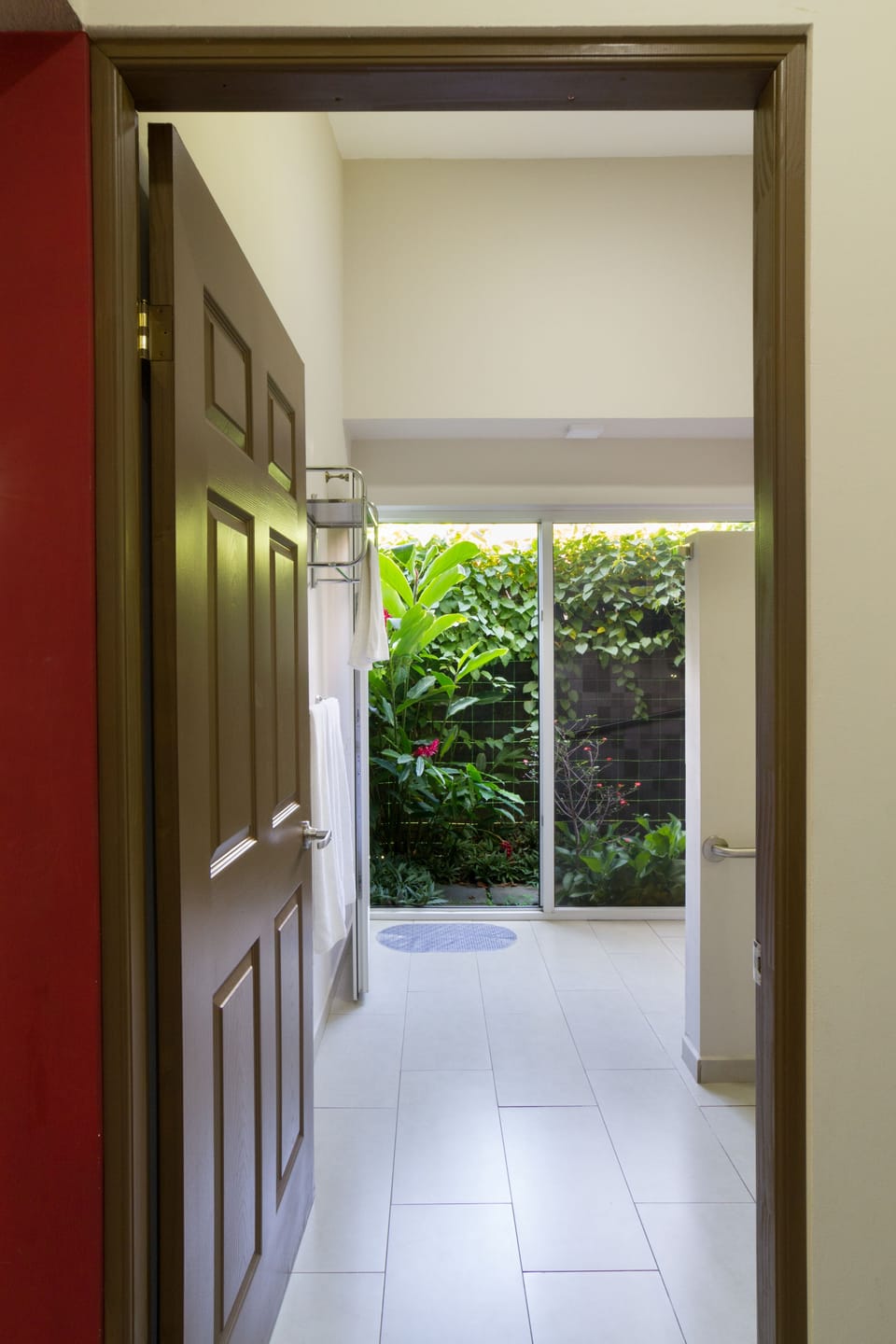 Deluxe Double or Twin Room | Bathroom | Rainfall showerhead, free toiletries, hair dryer, towels