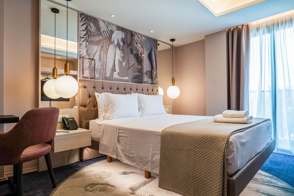 Standard Double Room | Minibar, in-room safe, desk, soundproofing