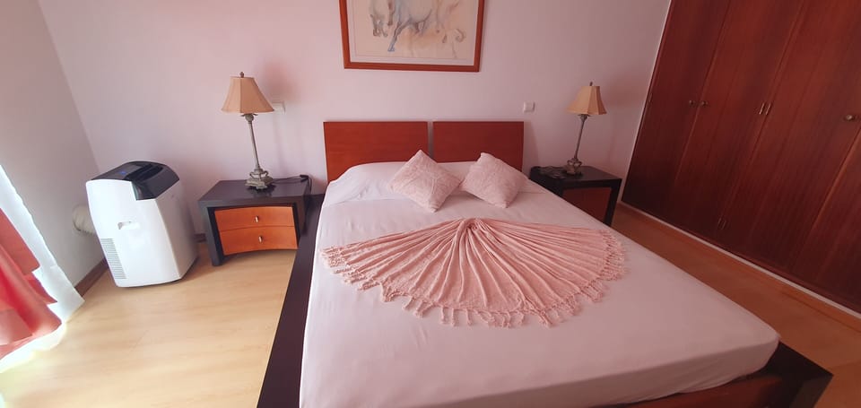 Suite | Minibar, desk, free WiFi, bed sheets