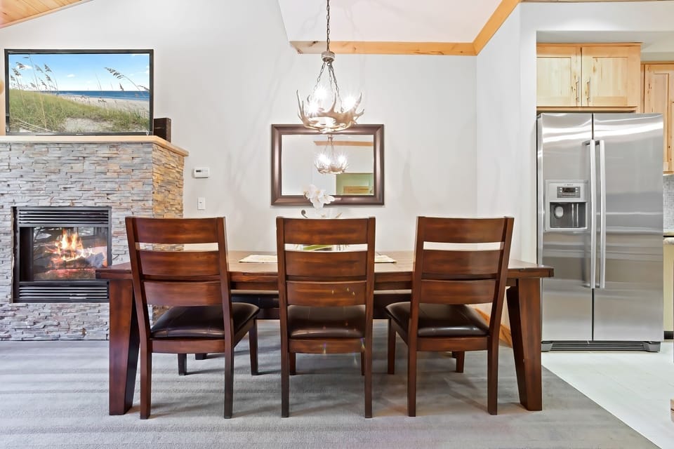 Condo, 3 Bedrooms | Dining