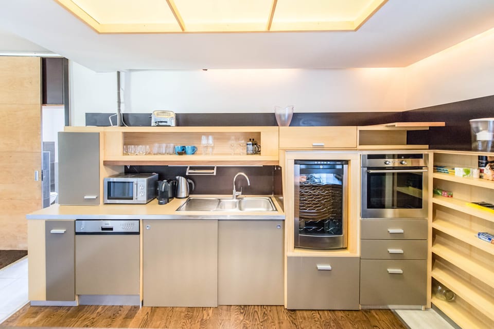 Venus Apartments - Quiet &Spacious Penthouse City Centre | Private kitchen | Fridge, oven, dishwasher, espresso maker