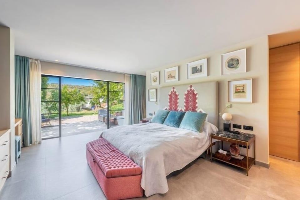 Garden suite | Premium bedding, down comforters, individually decorated