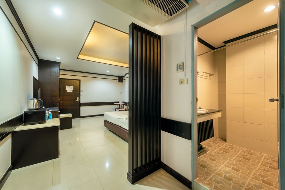 Deluxe Double or Twin Room | Premium bedding, minibar, in-room safe, desk