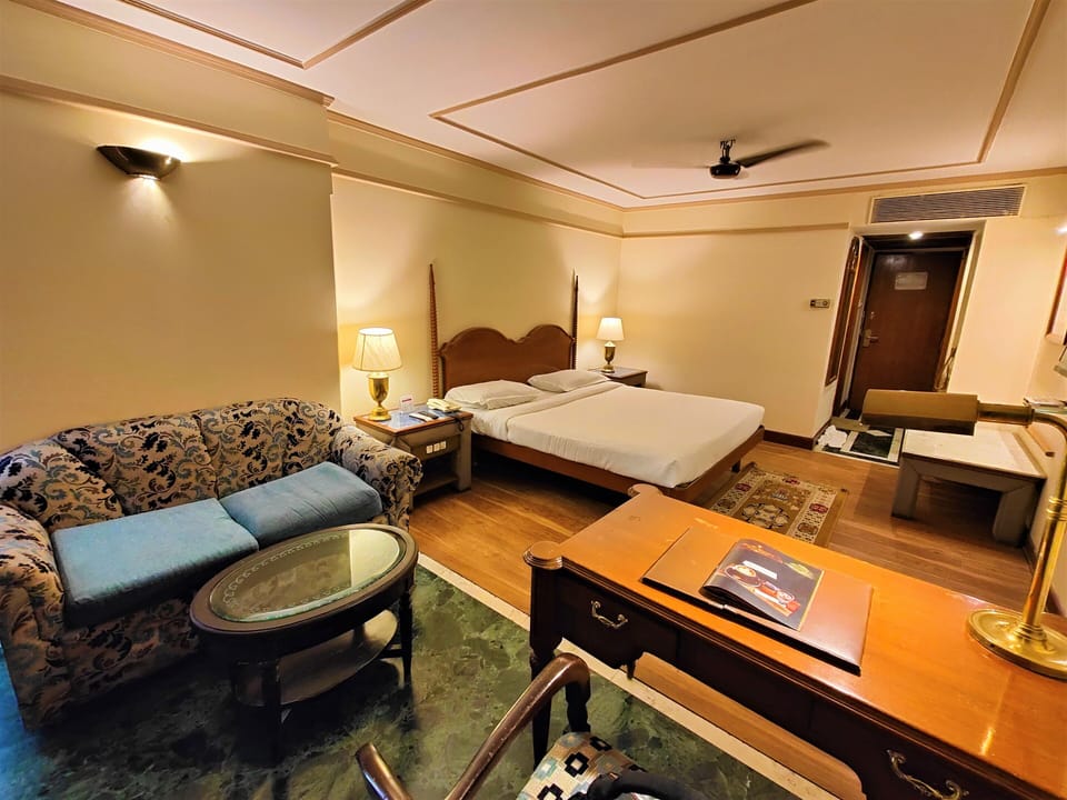 Deluxe Room | In-room safe, desk, blackout drapes, iron/ironing board