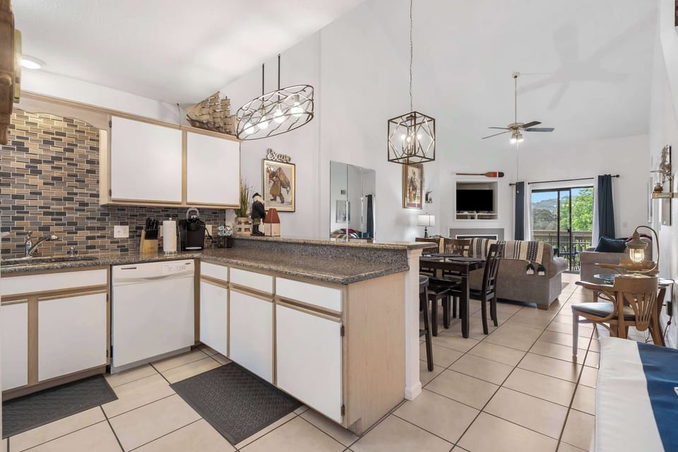 Condo, Multiple Beds, Balcony, Garden View (Nantucket at the Pointe) | Interior