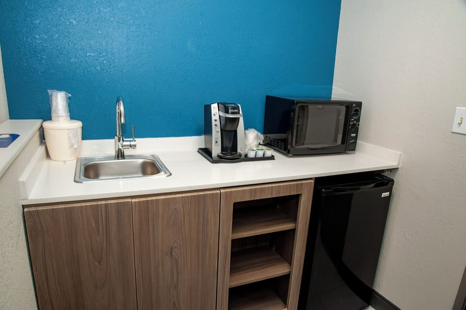 Desk, laptop workspace, iron/ironing board, WiFi (free)