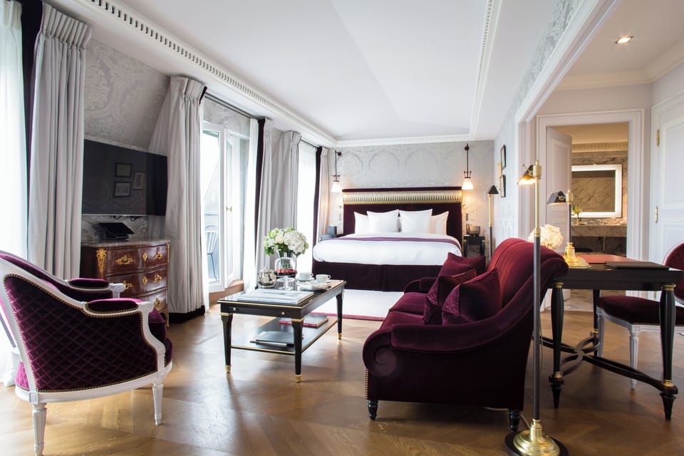 Junior Suite (Eiffel) | Bathroom | Separate tub and shower, deep soaking tub, free toiletries, hair dryer