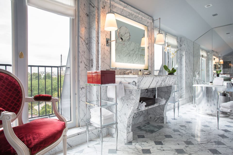 Suite (Imperial) | Bathroom | Separate tub and shower, deep soaking tub, free toiletries, hair dryer