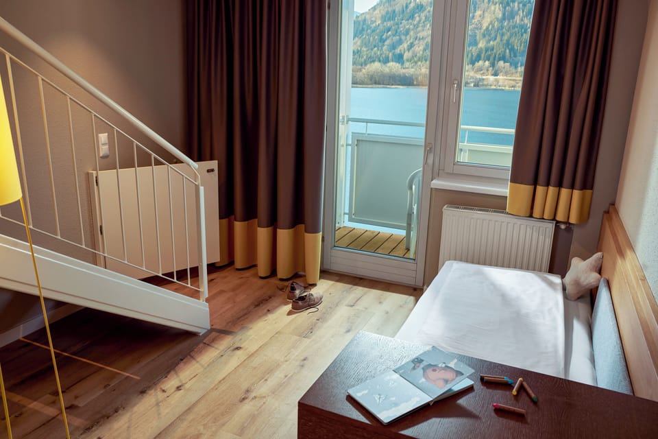 Family Room, Lake View (Classic) | Hypo-allergenic bedding, in-room safe, desk, laptop workspace