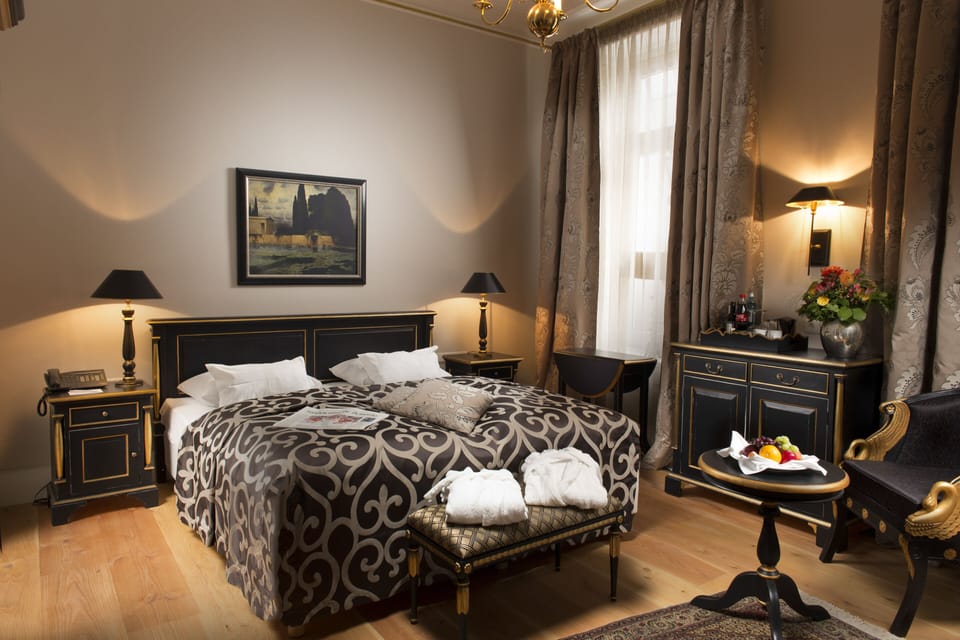 Palais Double Room | 1 bedroom, hypo-allergenic bedding, in-room safe, individually furnished