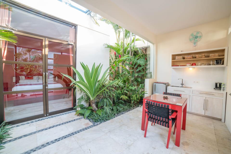 Ginger Suite Poolside 1 | Private kitchen | Fridge, dishwasher, coffee/tea maker, electric kettle
