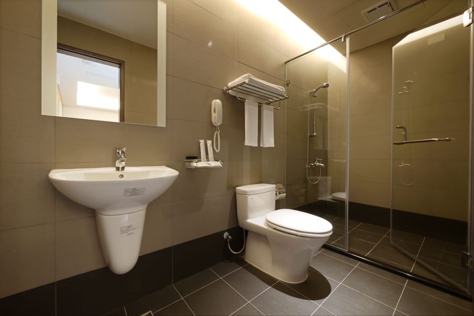 Shower, hair dryer, towels, shampoo