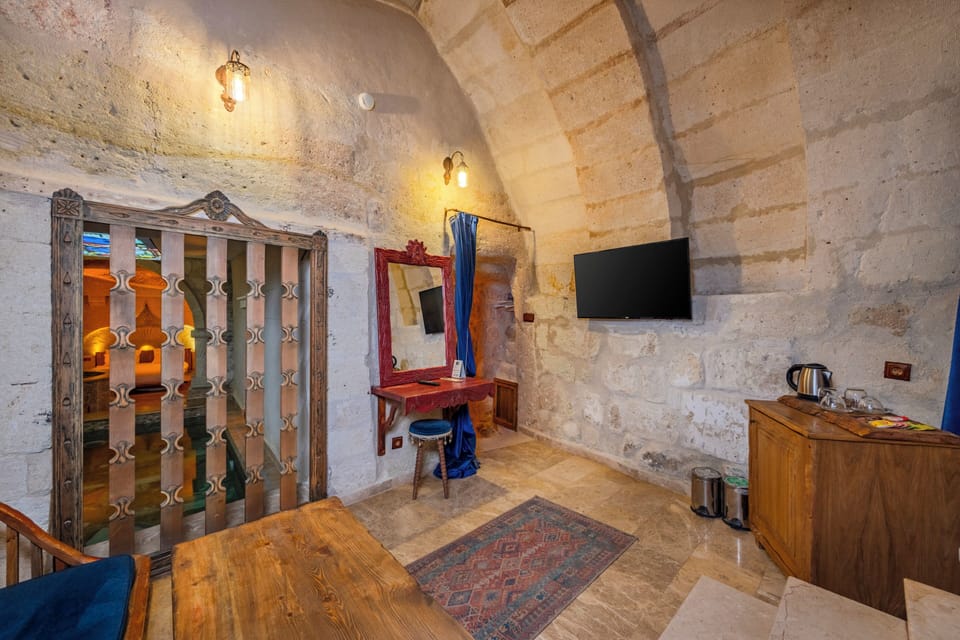 Executive Suite, Private Pool | Egyptian cotton sheets, premium bedding, minibar, in-room safe