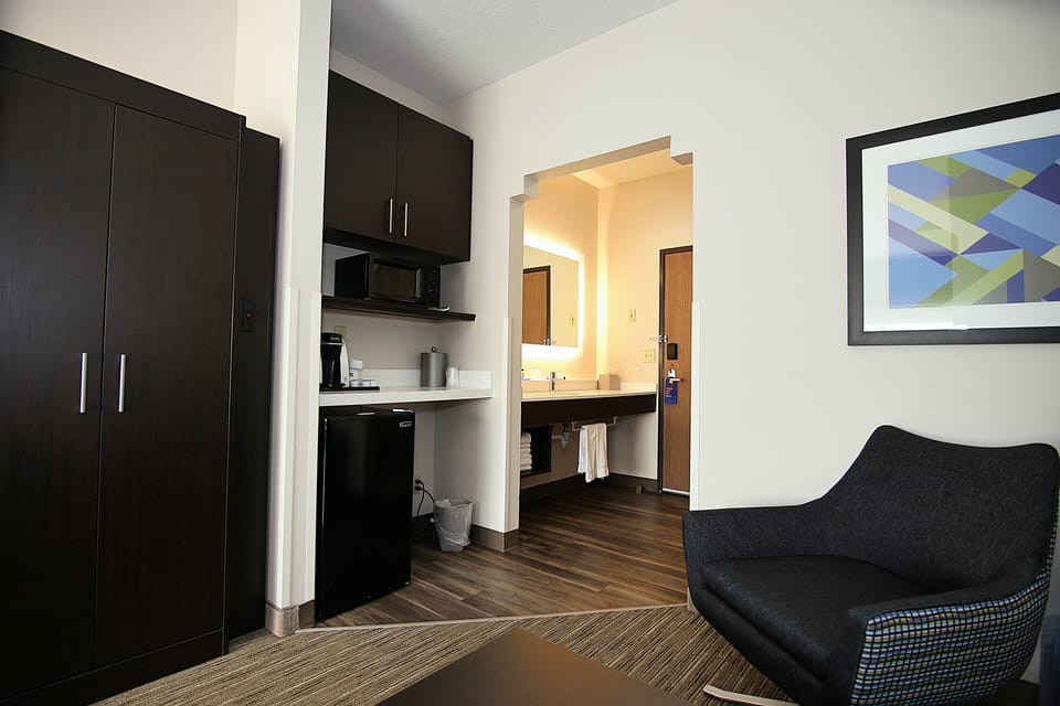 Suite, 1 Bedroom | Room amenity