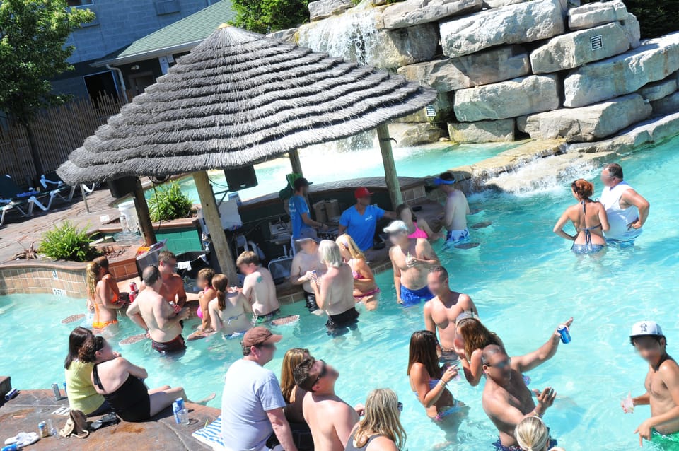 Commodore Resort Hotel in South Bass Island