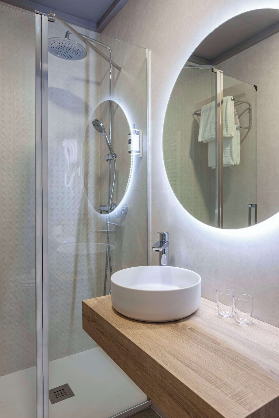 Bathtub, deep soaking tub, free toiletries, hair dryer