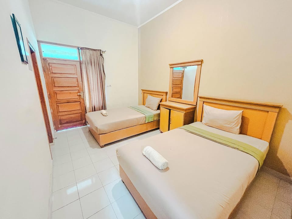Superior Twin Room | Desk, rollaway beds (surcharge), bed sheets