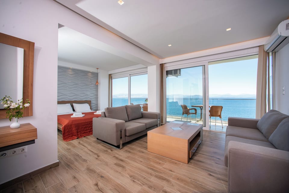 Superior Studio Suite, Sea View (Top Floor) | Premium bedding, laptop workspace, soundproofing, free WiFi