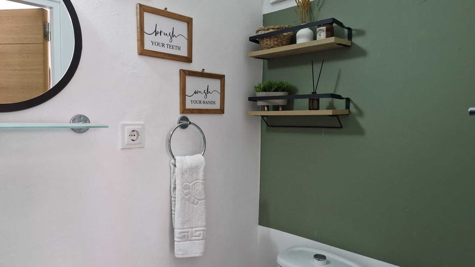Standard Room | Bathroom