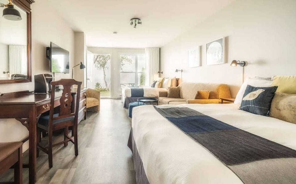 Family Room, River View | Hypo-allergenic bedding available, blackout drapes, soundproofing