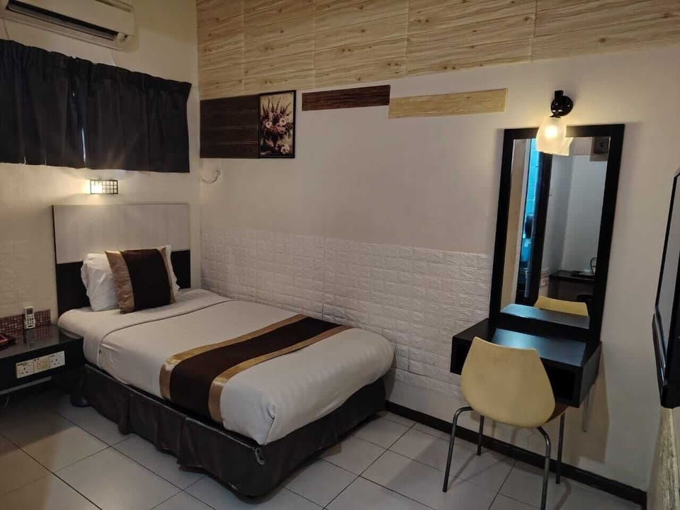 Standard Single Room, City View | In-room safe, soundproofing, iron/ironing board, free WiFi