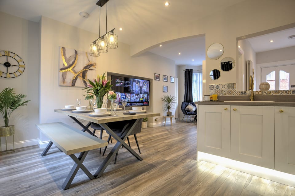 House | Private kitchen | Fridge, microwave, oven, stovetop