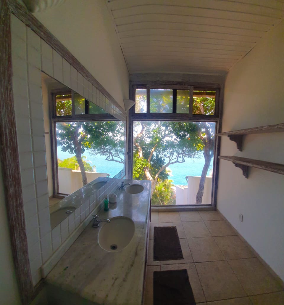 Luxury Studio Suite | Bathroom