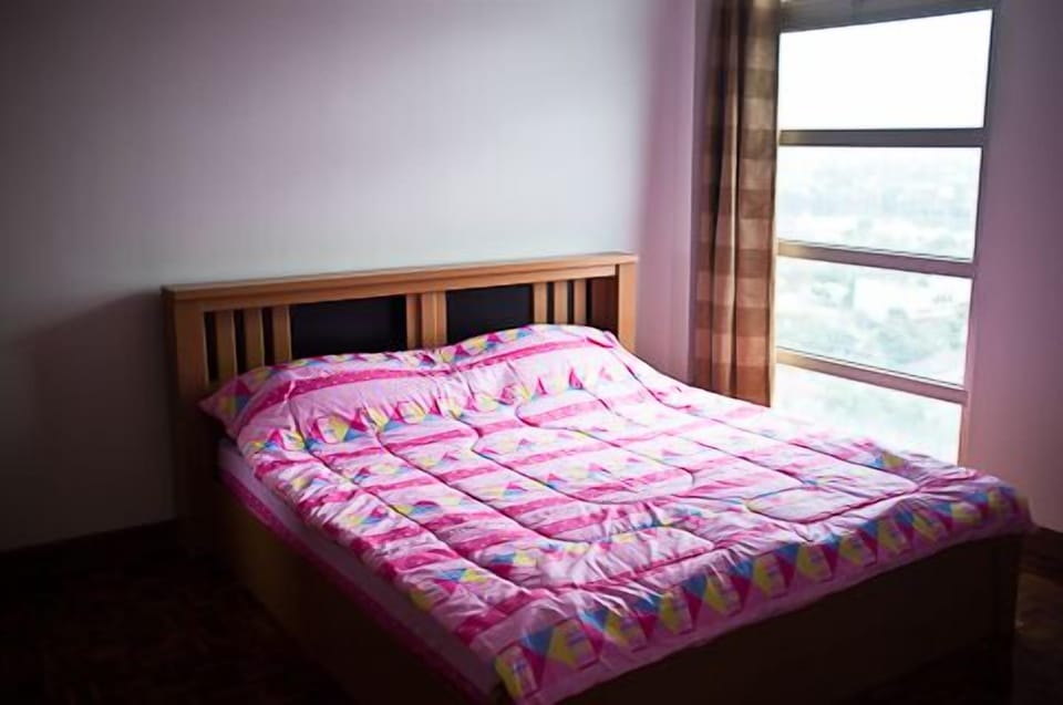 Suite | 3 bedrooms, desk, blackout drapes, rollaway beds