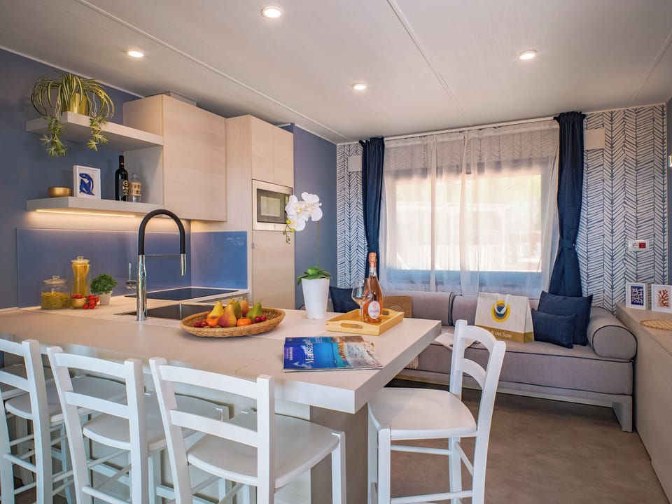 Suite Mediterranea (Pet Friendly) | Living area | TV
