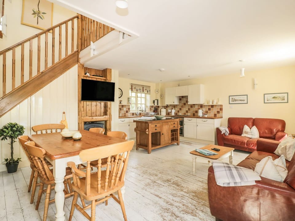 Cottage | Living area | Fireplace