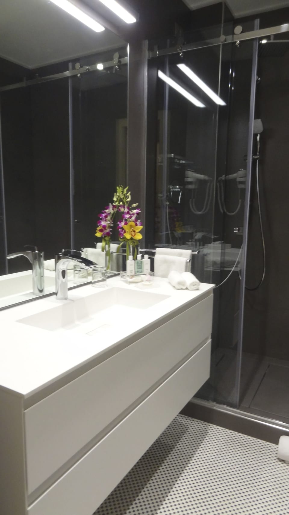 Rainfall showerhead, designer toiletries, hair dryer, slippers
