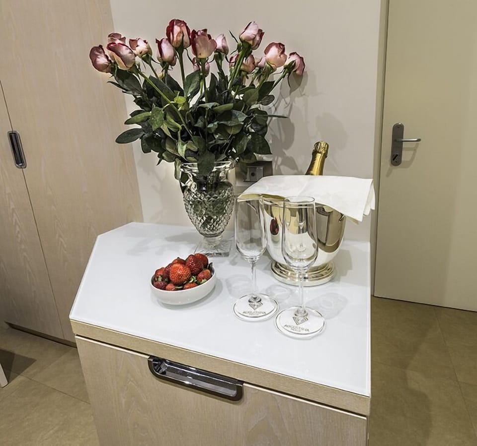 Junior Suite, City View | Room amenity