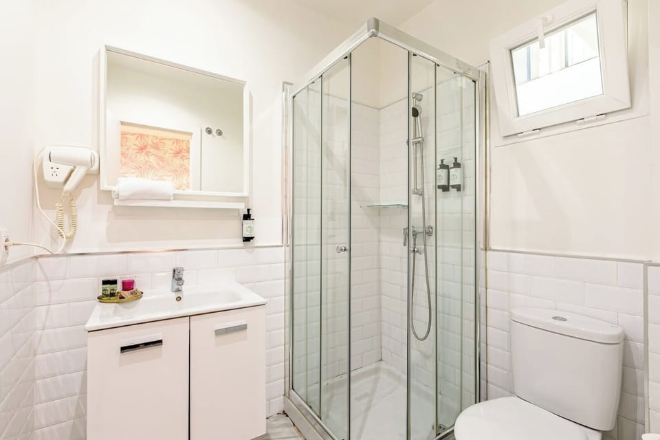 Superior Triple Room | Bathroom | Shower, hair dryer, towels, soap