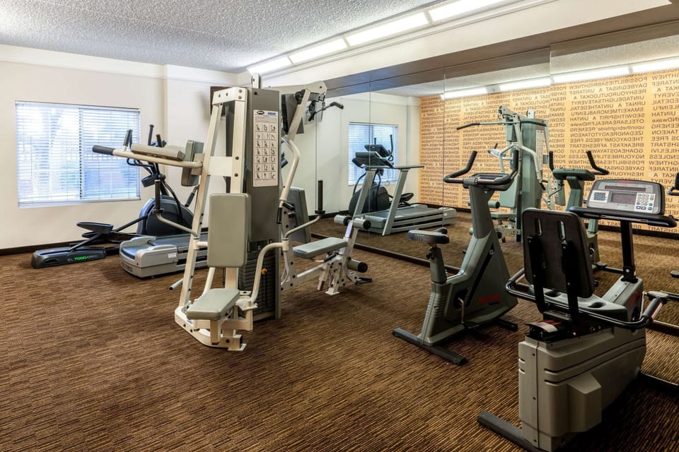 La Quinta Inn & Suites by Wyndham Phoenix West Peoria Hotel in Glendale