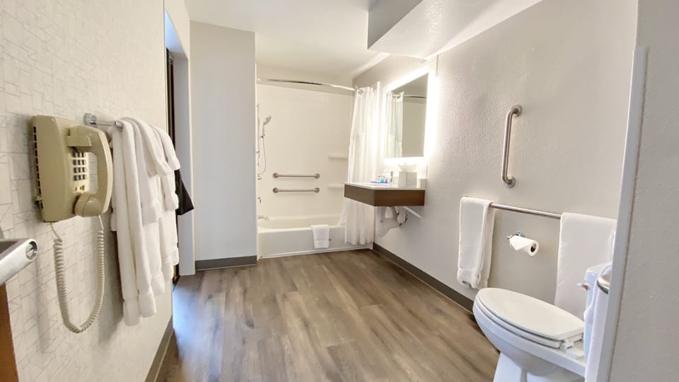 Studio Suite, 1 Bedroom | Bathroom | Combined shower/tub, free toiletries, hair dryer, towels