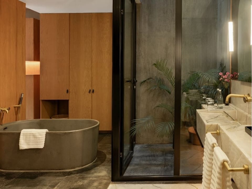 Grand Suite | Bathroom | Free toiletries, hair dryer, bathrobes, slippers