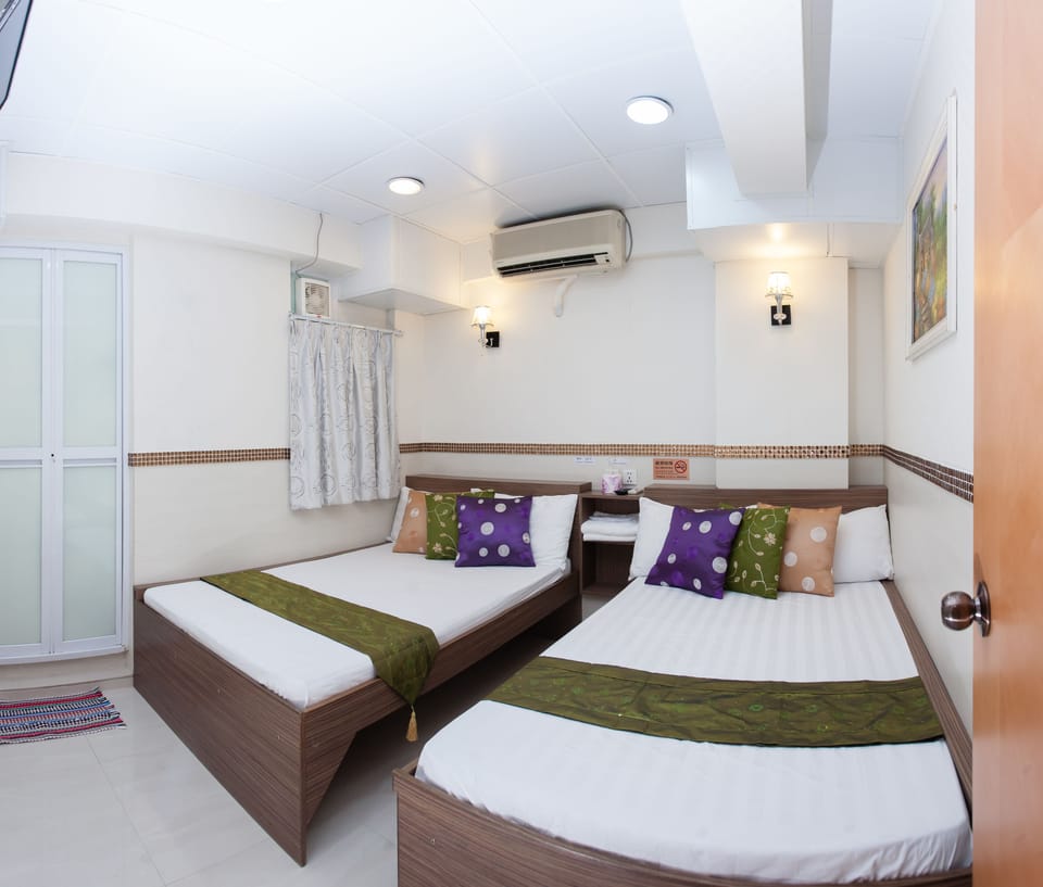Quadruple Room | Free WiFi, bed sheets, wheelchair access