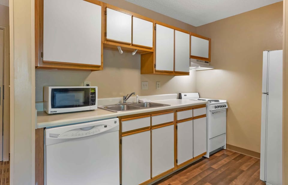 Full-size fridge, microwave, stovetop, coffee/tea maker