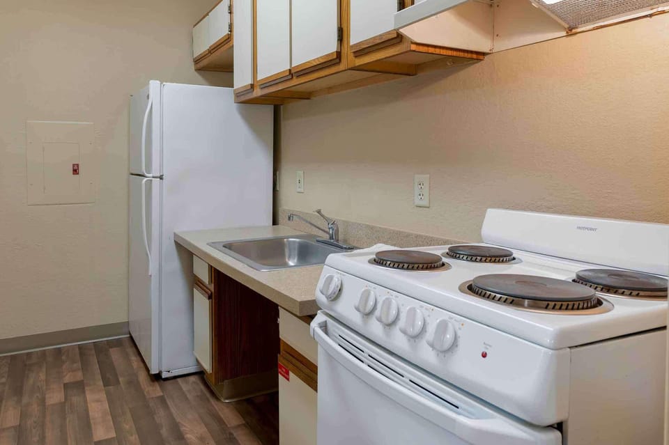 Desk, laptop workspace, iron/ironing board, free WiFi